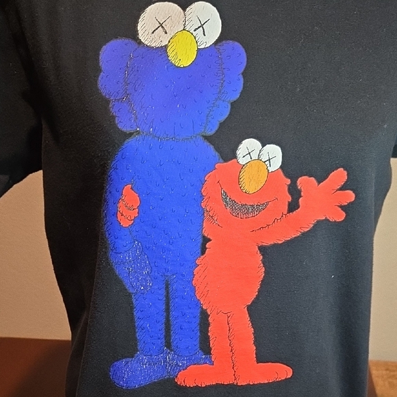 KAWS Uniqio Sesame Street Elmo & Cookie Monster Graphic Tee - Picture 3 of 8